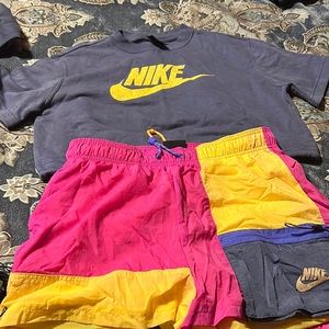 Nike crop top 👚🎽and shorts 🩳